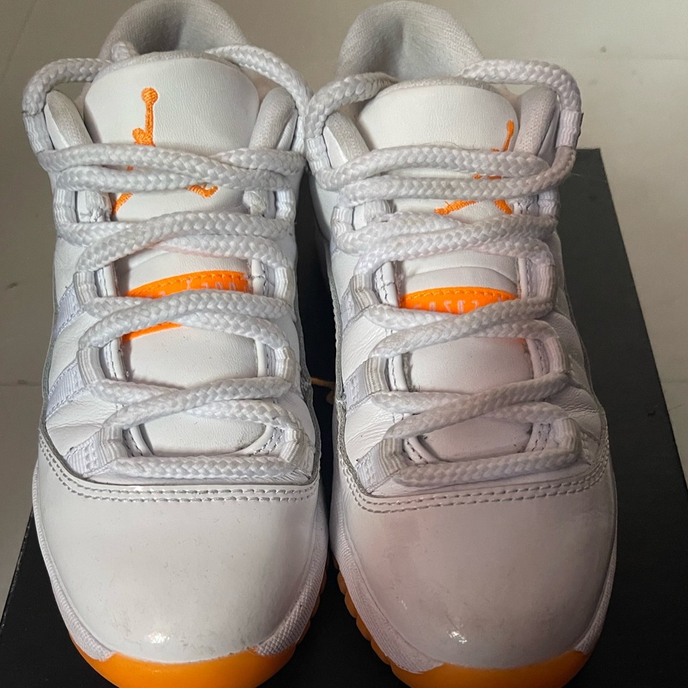 Girls Jordan 11 Retro low P.S